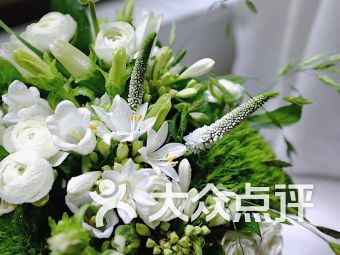 花意與潔凈 莫干山路753號花店與物業保潔用品專賣的和諧共生